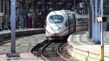 ferrovia treno