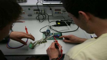 tecnico operaio installatore