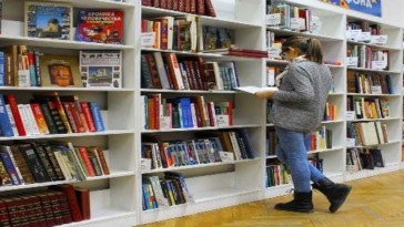 archivista libri biblioteca