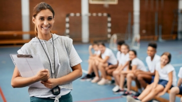 insegnante educazione motoria scuola primaria
