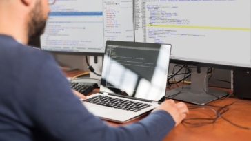 Lavoro informatica, sviluppatori, programmatori