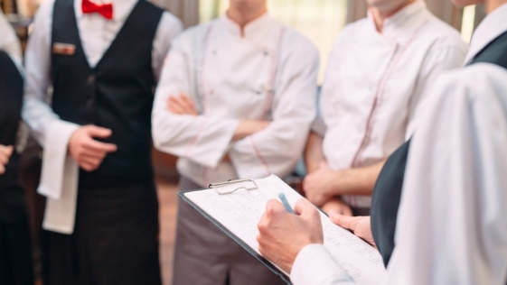 personale alberghiero, resort, cuochi, camerieri, receptionist
