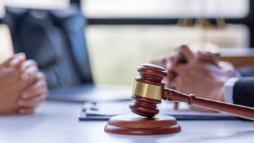 sentenza, legge, reintegro, risarcimento