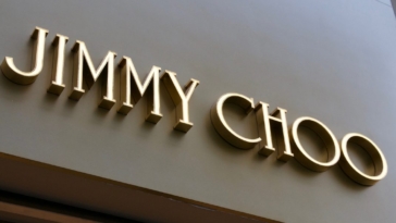 Jimmy Choo, insegna