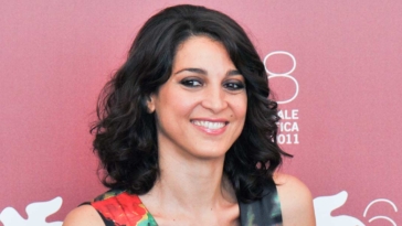 Donatella Finocchiaro, teatro