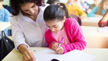 insegnante sostegno. disabili, scuola