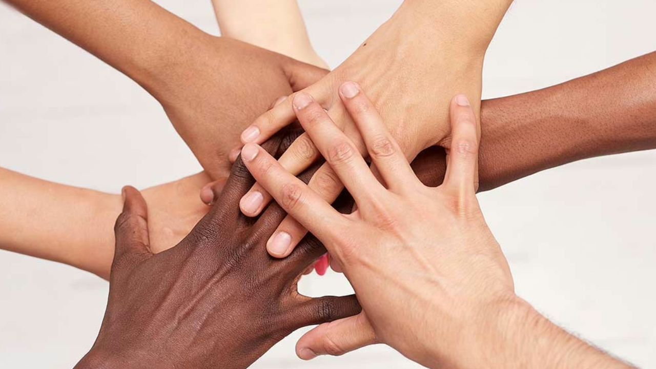 stranieri, immigrati, aiuto