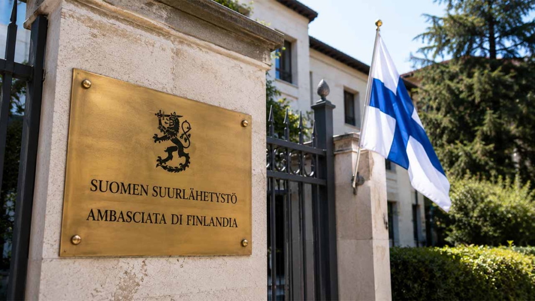 Ambasciata Finlandia, Finlandese