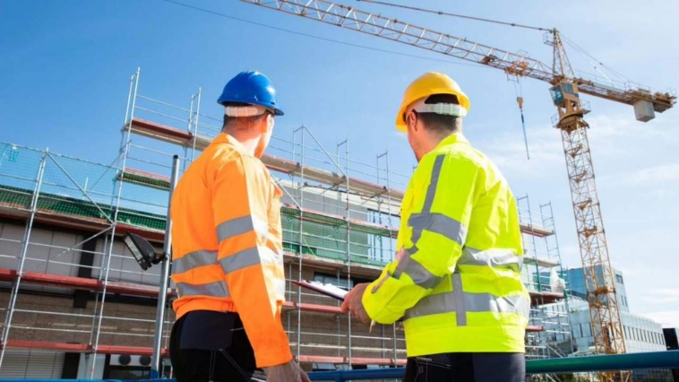 Cantieri, operai, tecnici
