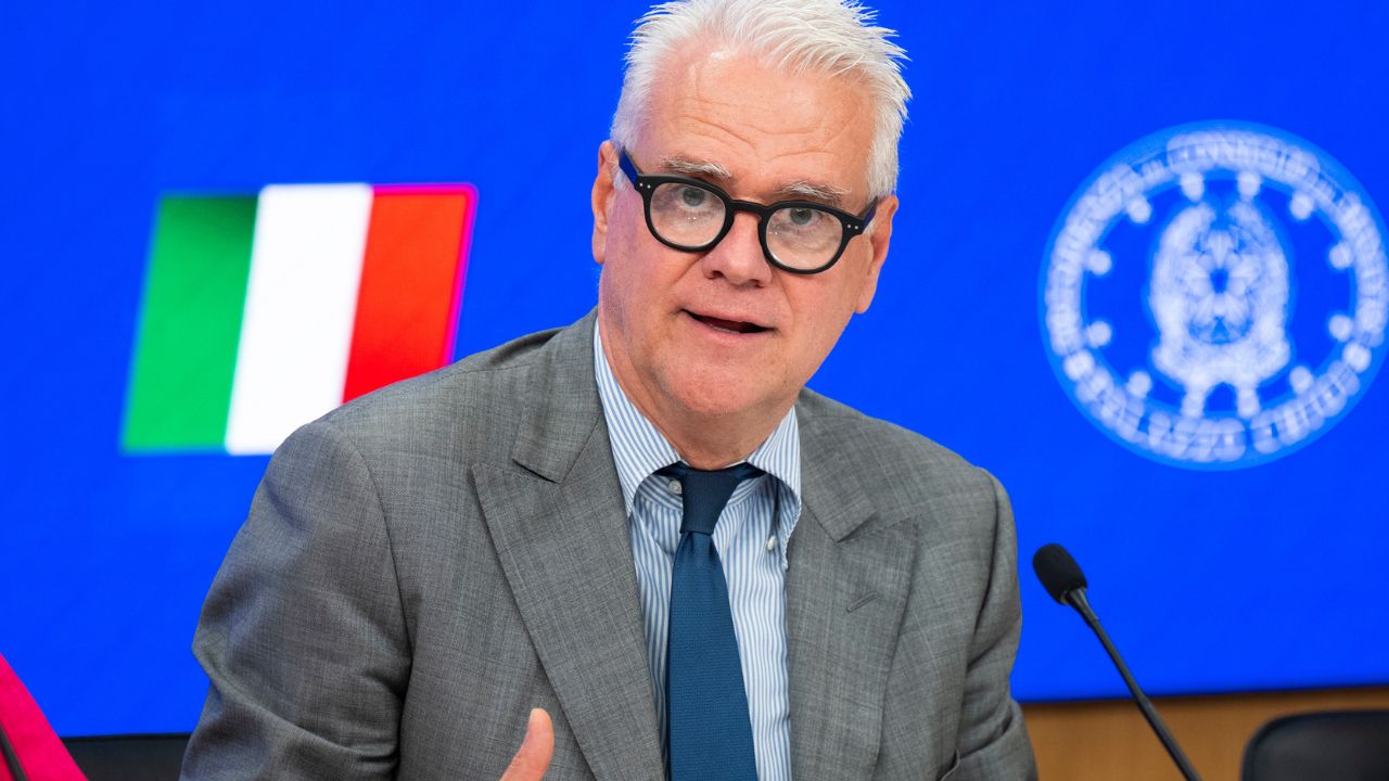 Consiglio dei ministri, conferenza stampa, approvazione decreto
