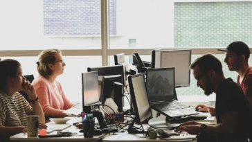 Lavori più a rischio a causa dell'intelligenza artificiale